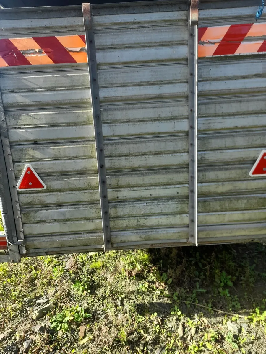 Cattle box - Image 3