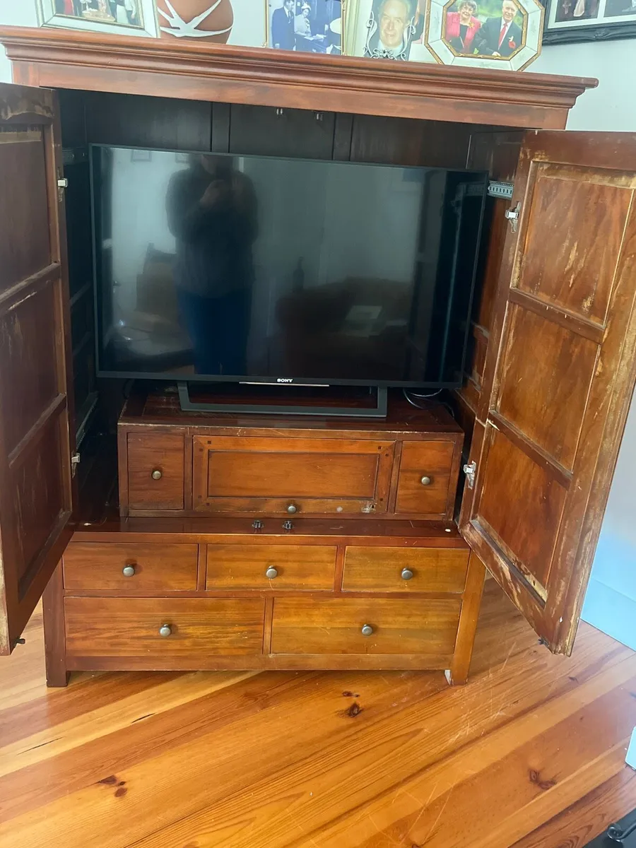 Large T.V. Media unit - Image 2