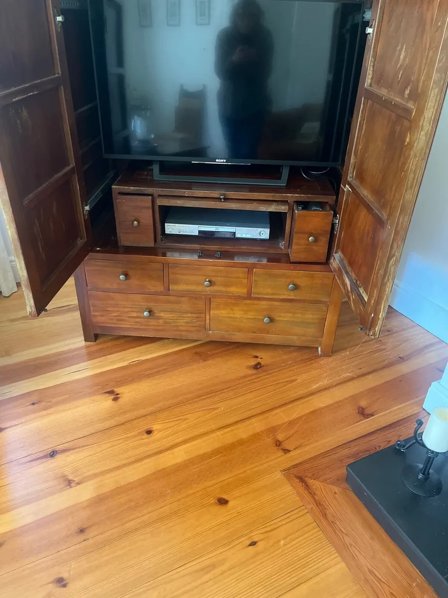 Large T.V. Media unit - Image 3