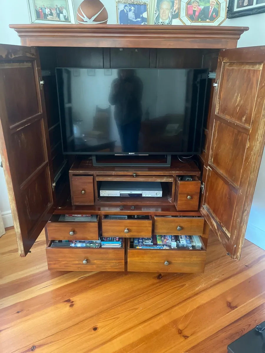 Large T.V. Media unit - Image 4