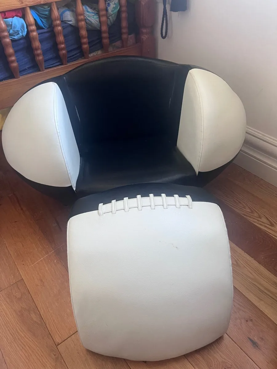 Kids rugby/American football chair - Image 1
