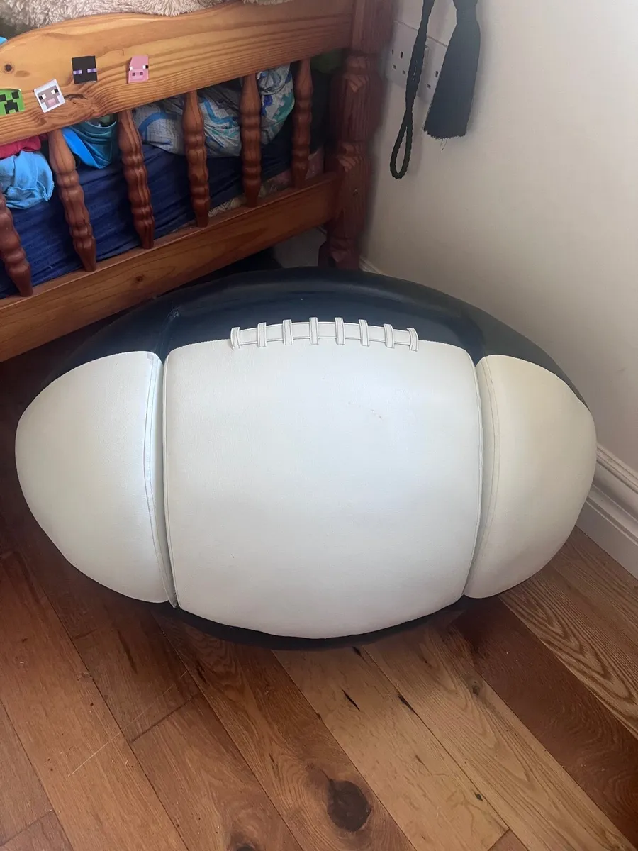 Kids rugby/American football chair - Image 3