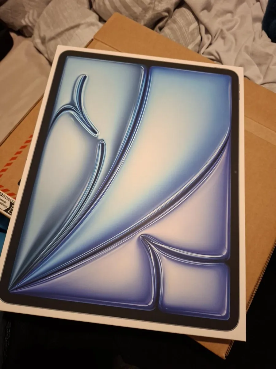 Apple iPad Air 13” M4 (2026) – 256GB – Brand New & - Image 1