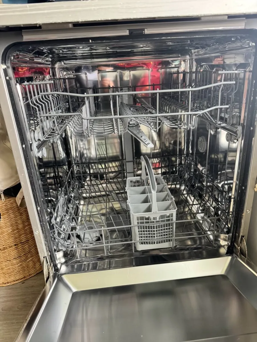 Freestanding Dishwasher - Image 1
