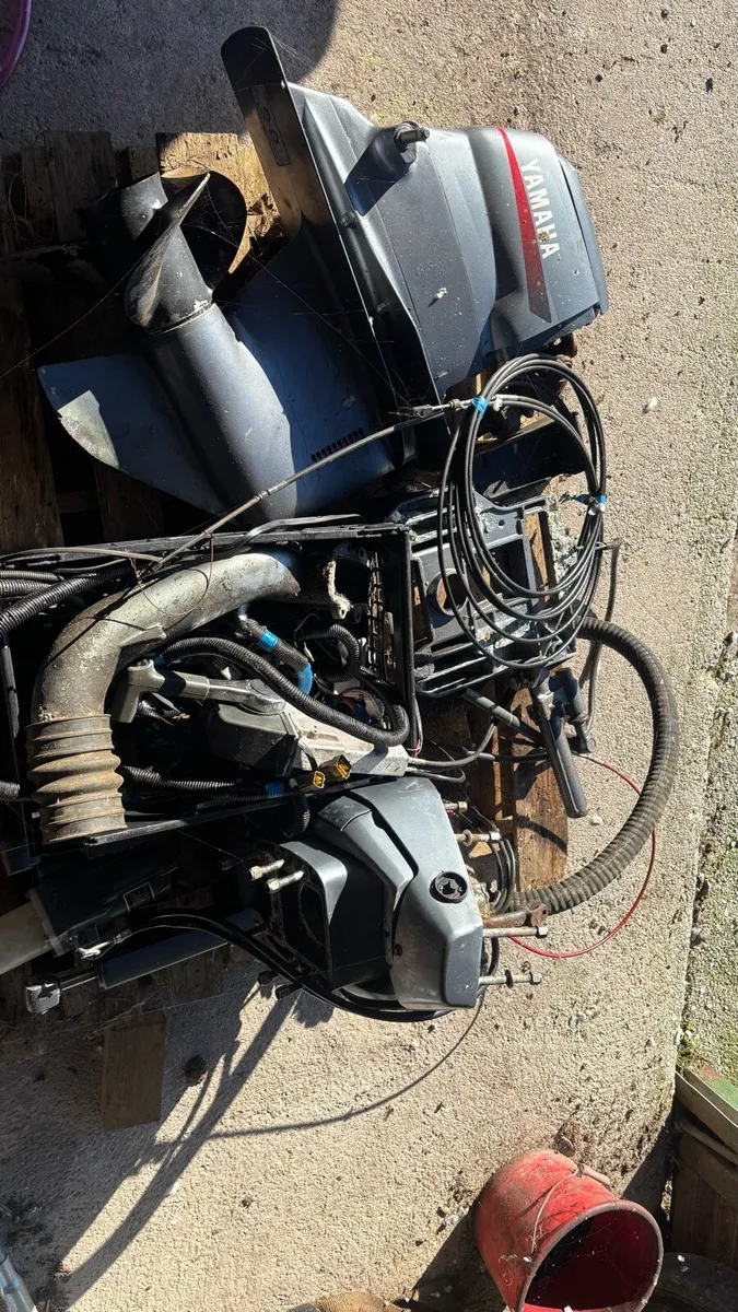Yamaha out drive and Toyota marine engine ME372 - Image 1