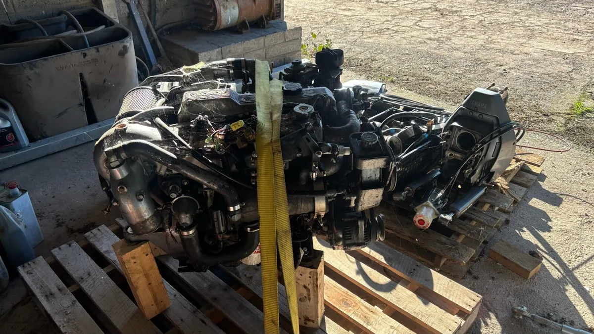 Yamaha out drive and Toyota marine engine ME372 - Image 3