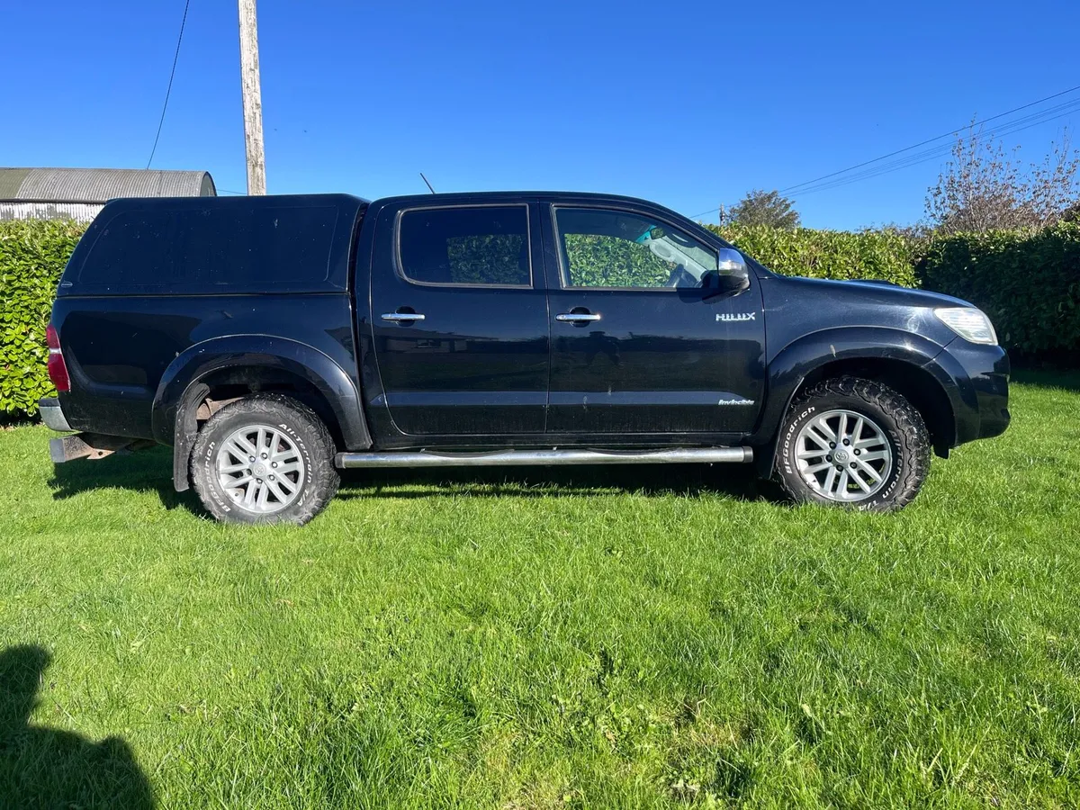 161 Toyota Hilux Invincible 3.0 Auto - Image 2