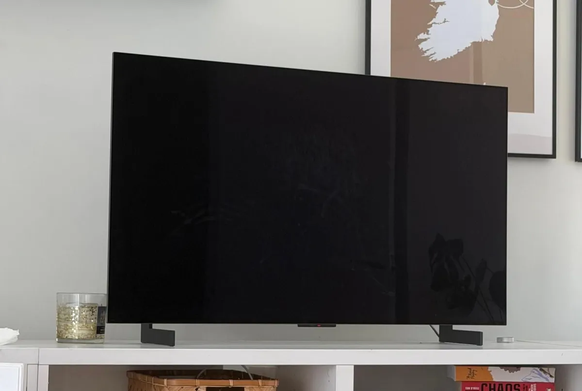 LG C2 42” OLED evo 4K Smart TV - 120Hz – Excellent - Image 1