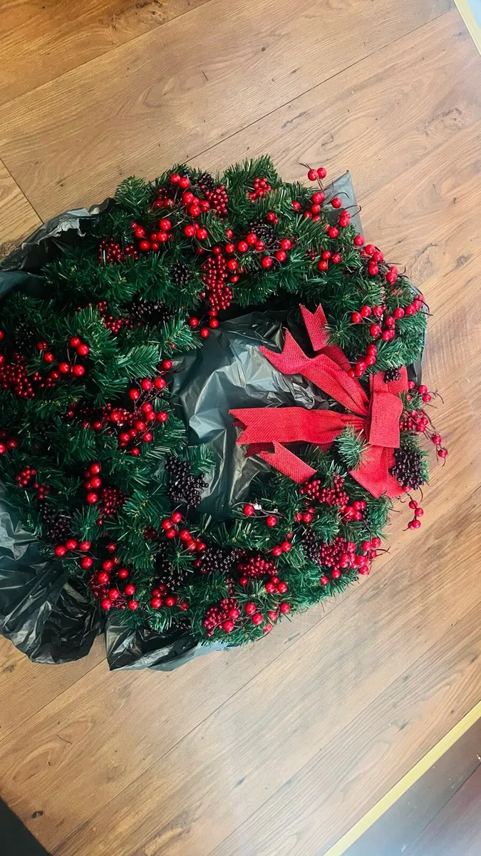 Large Christmas wreath - Image 1
