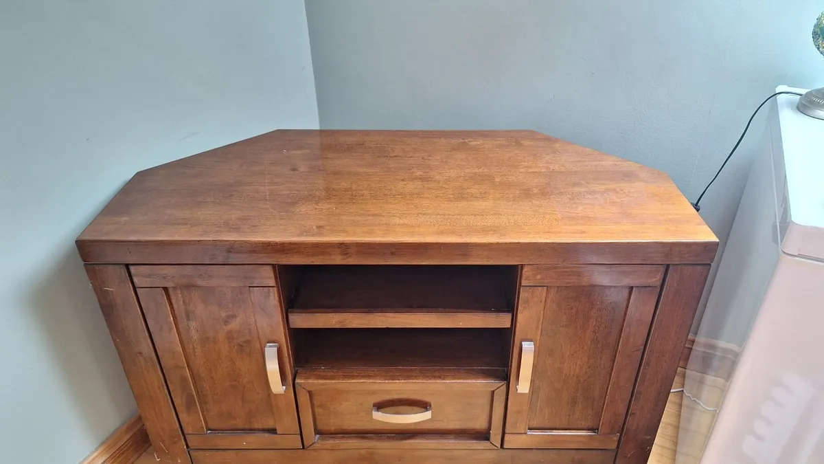 TV stand - Image 1