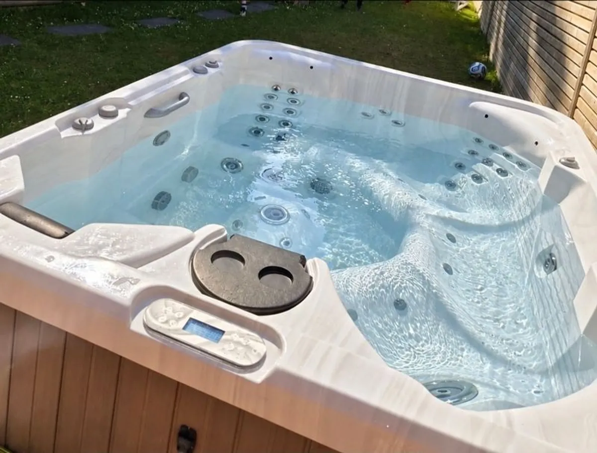 Hot Tub for sale - Image 1