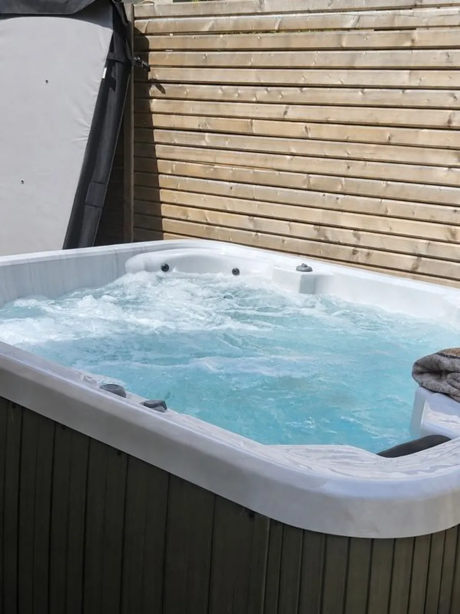 Hot Tub for sale - Image 2