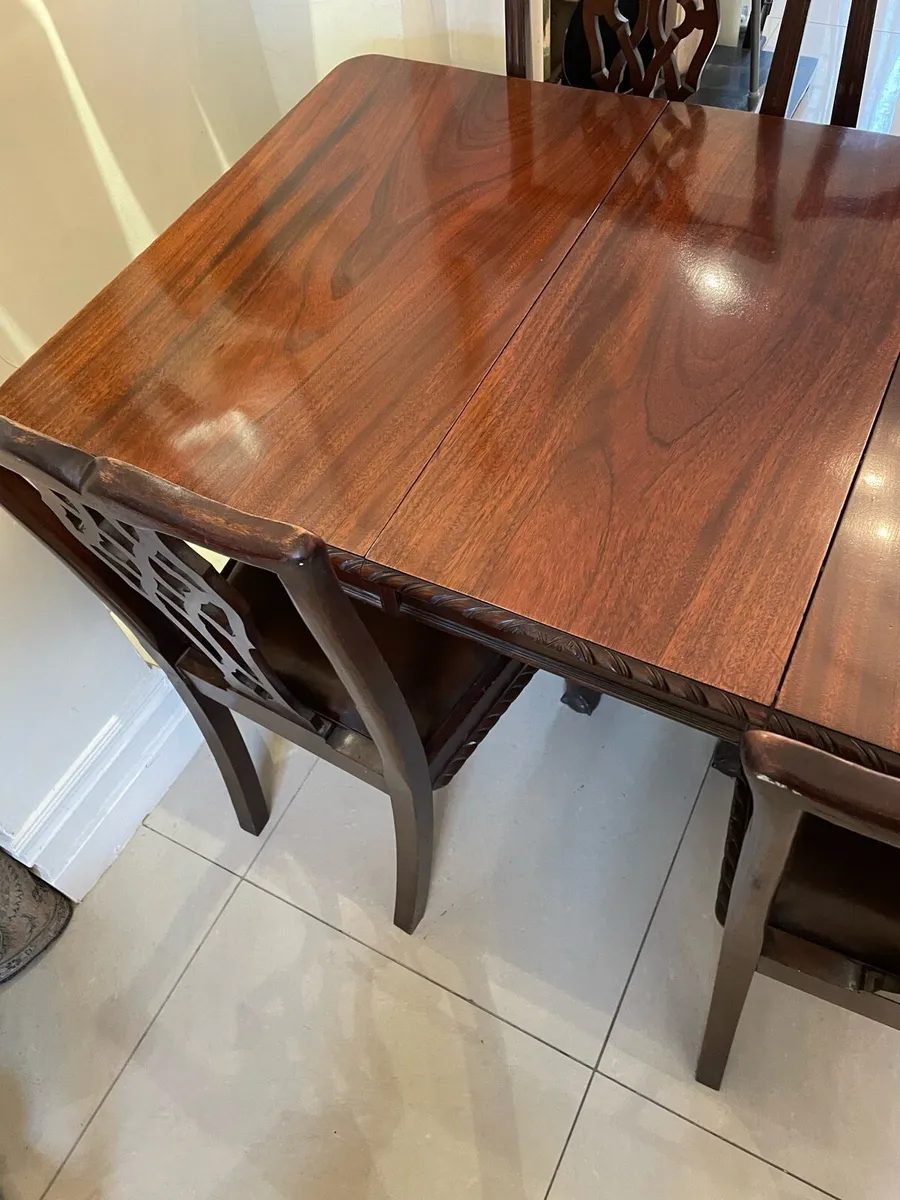 Table and chairs - Image 2