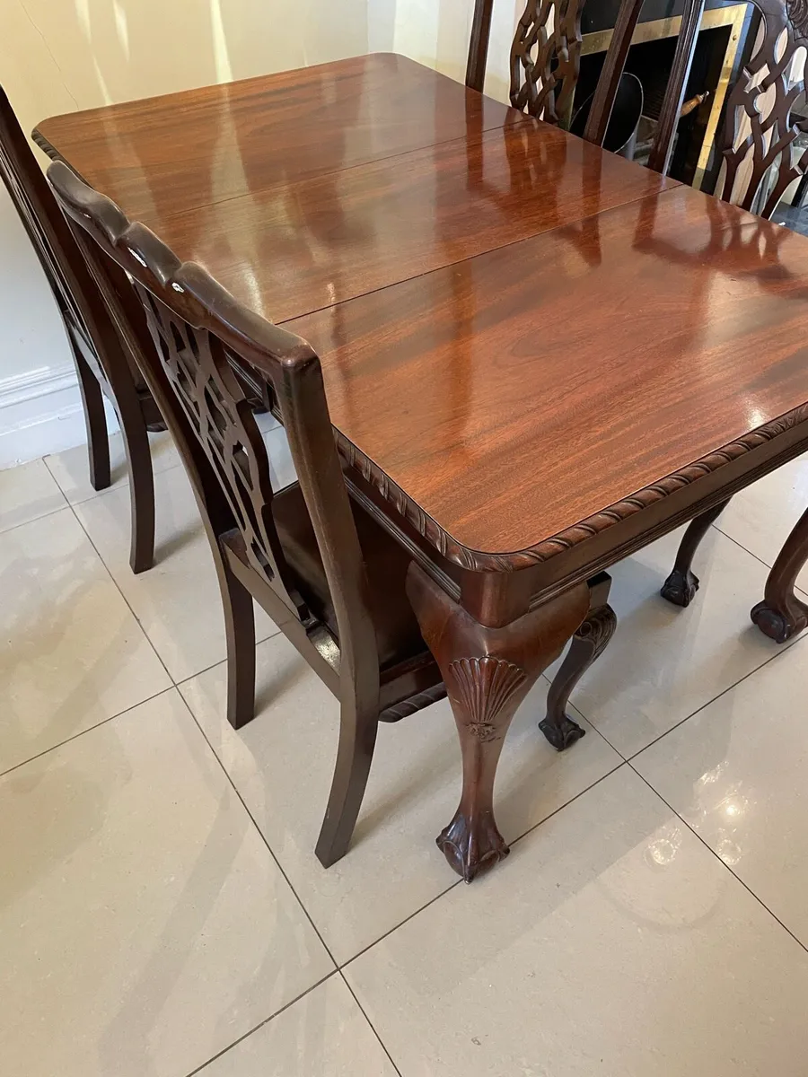 Table and chairs - Image 3