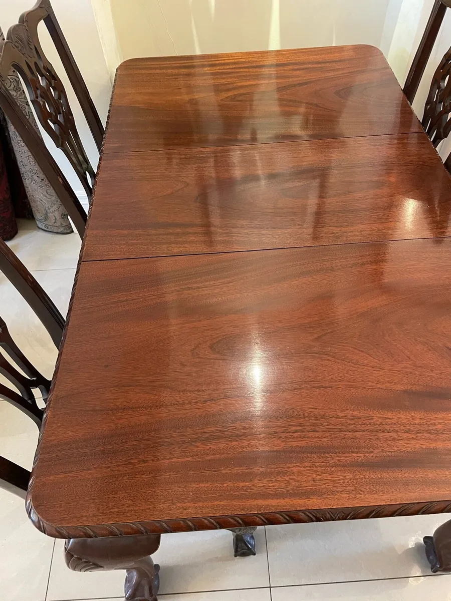 Table and chairs - Image 4