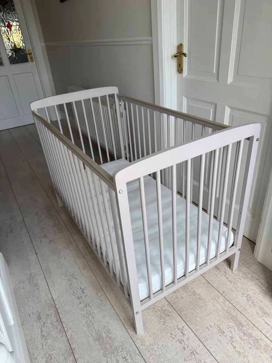Baby Elegance Starlight Cot - Image 1