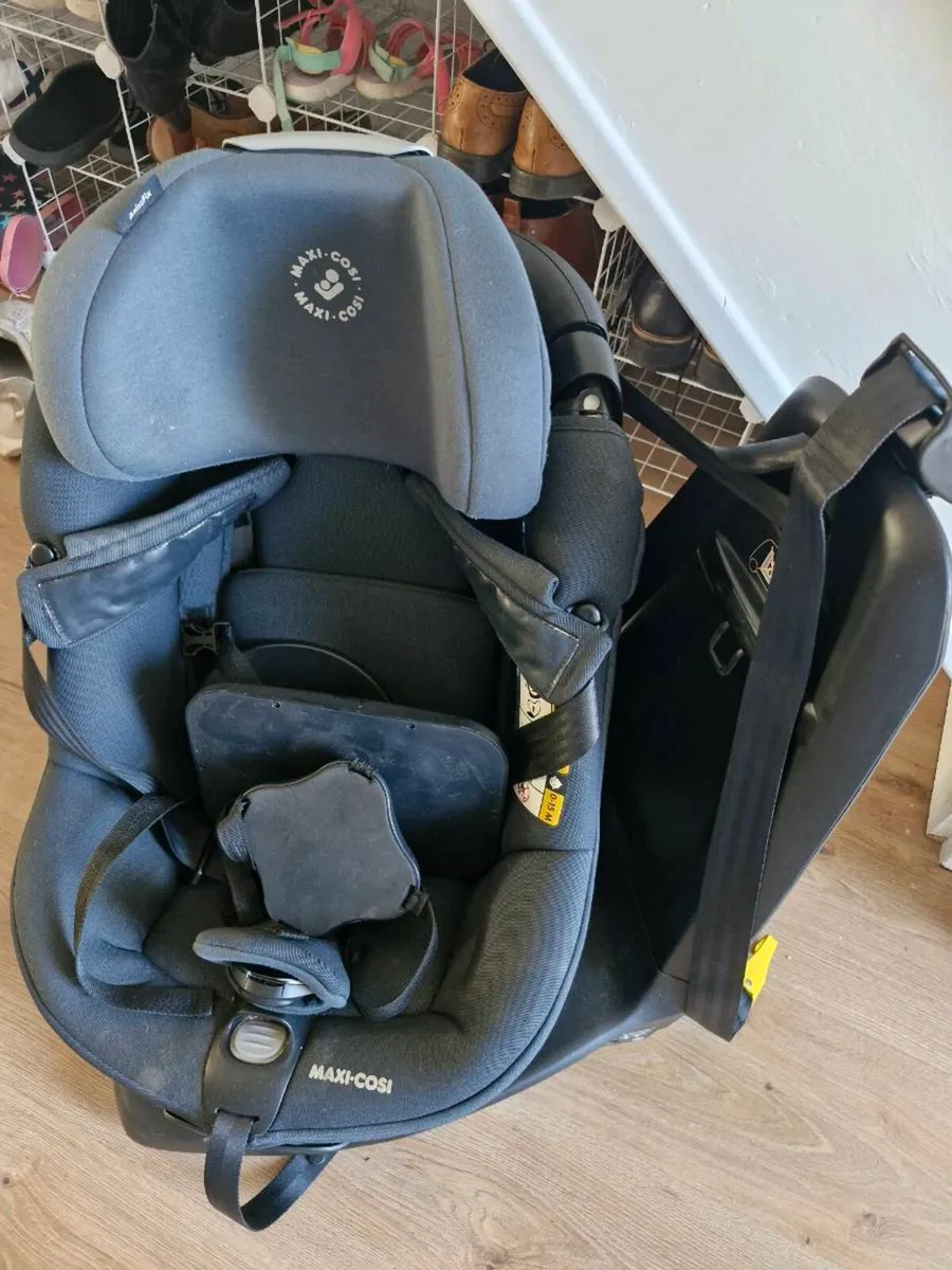 Baby/toddler car seat - Maxi Cosi AxissFix iSize - Image 1