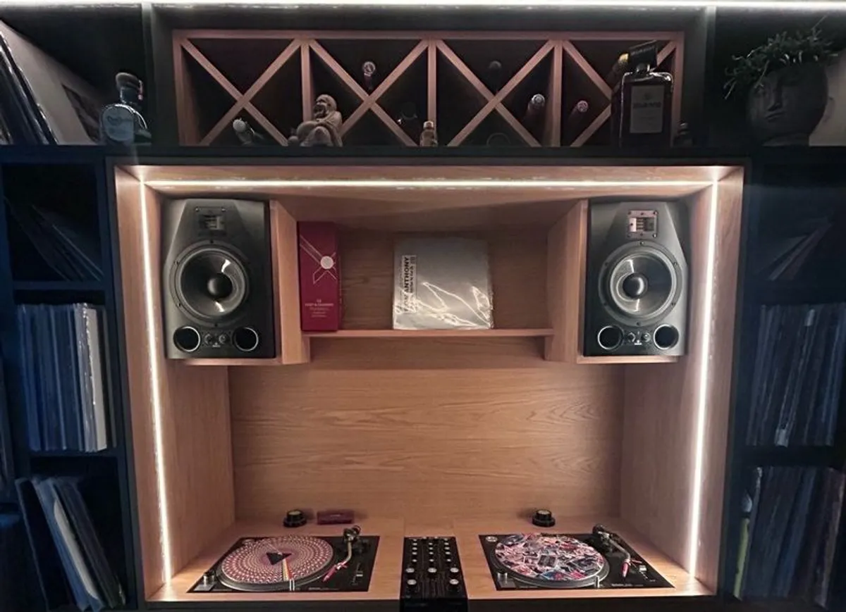 2 X Technics SL-1200MK2 turntables, 2 X Traktor scratch vinyl records, Native instruments Z2 mixer with all connections,2 X Kali LP6 speakers and a pair of Sony headphones - Image 1
