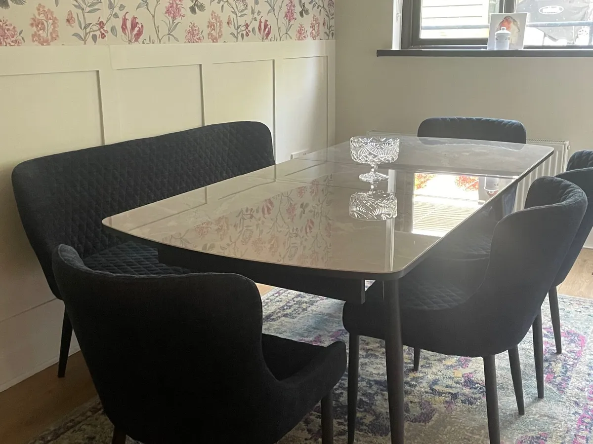 Beautiful Dining Table Set - Image 1