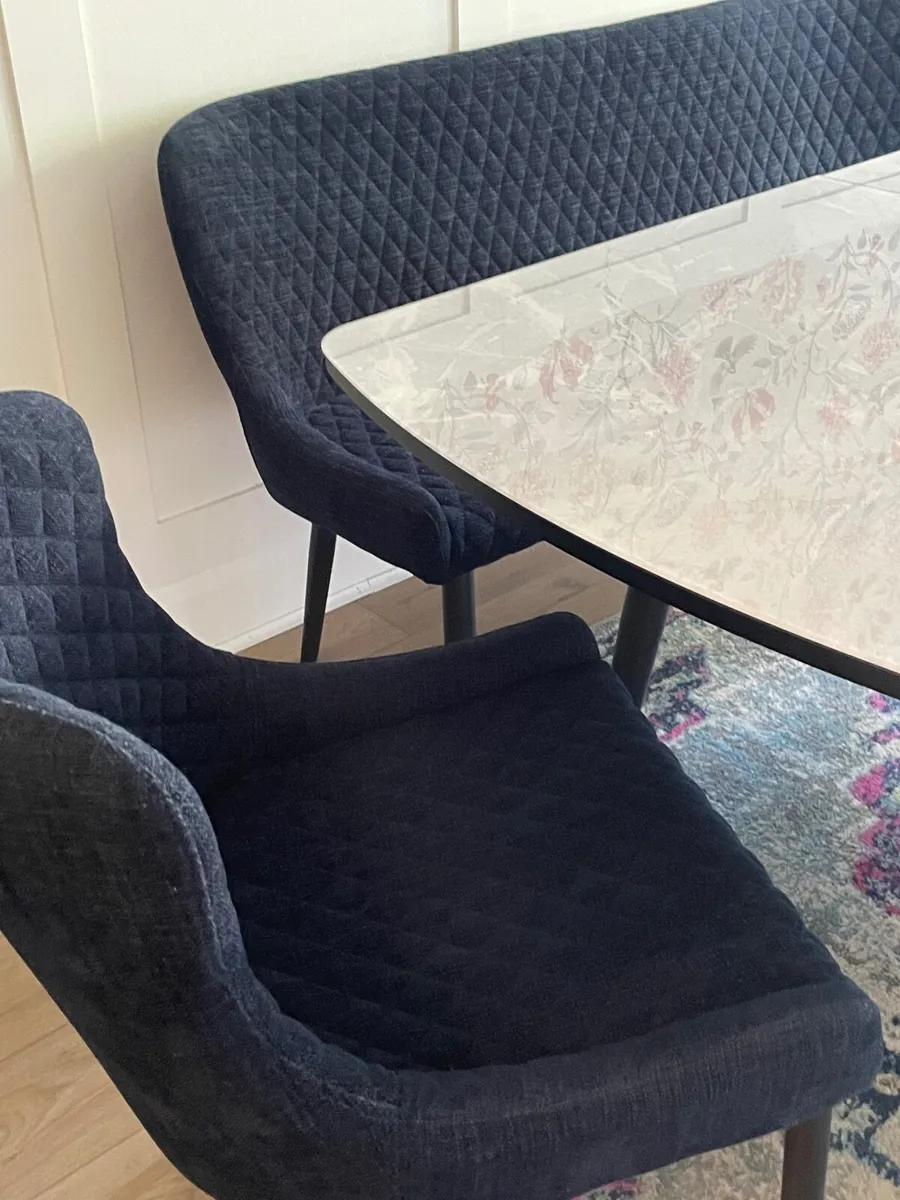 Beautiful Dining Table Set - Image 3