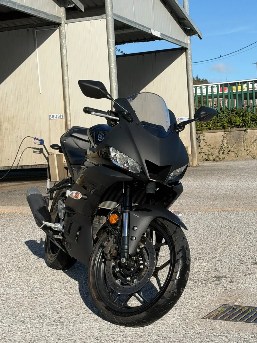 Yamaha R3 - Image 2