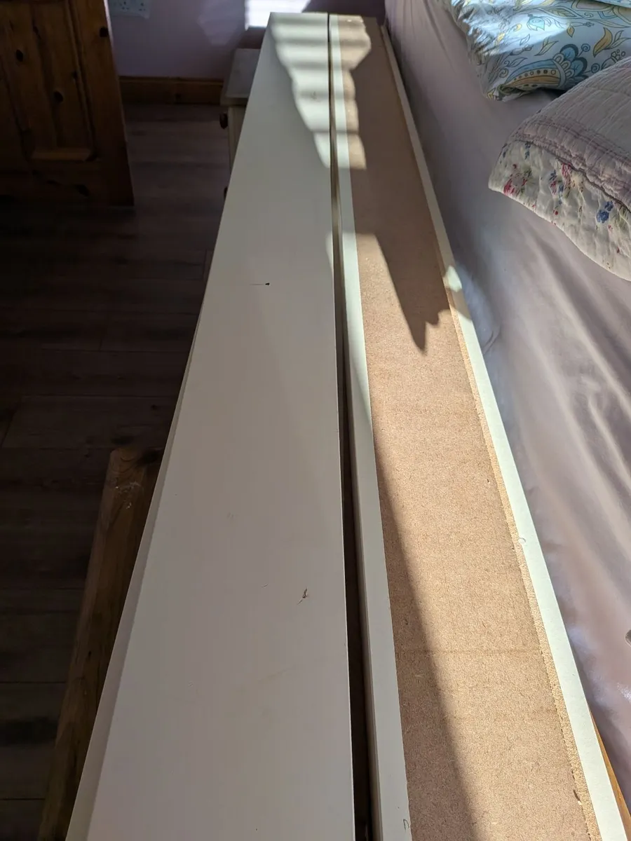 Single beds - Image 2