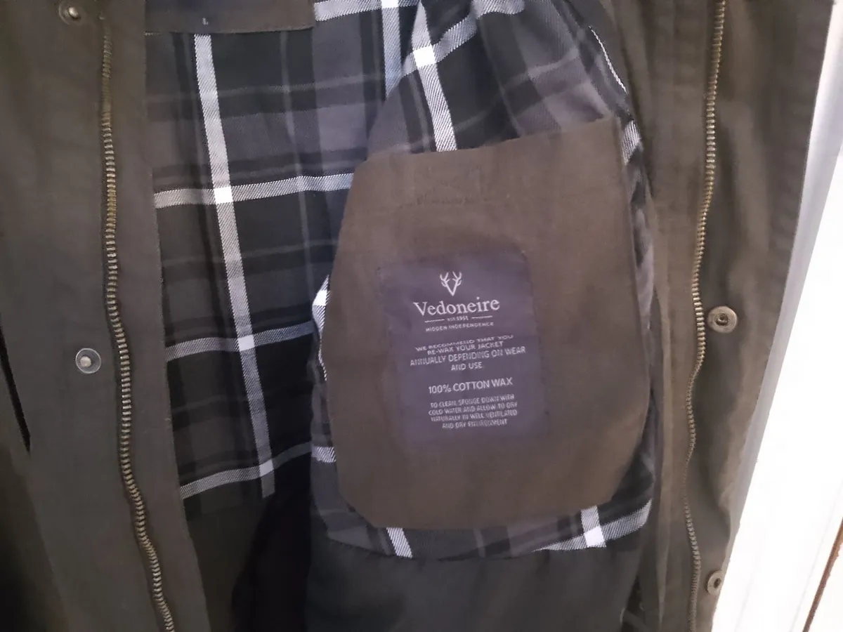 VEDONEIRE WAX JACKET , SIZE LARGE  NEVER WORN - Image 3