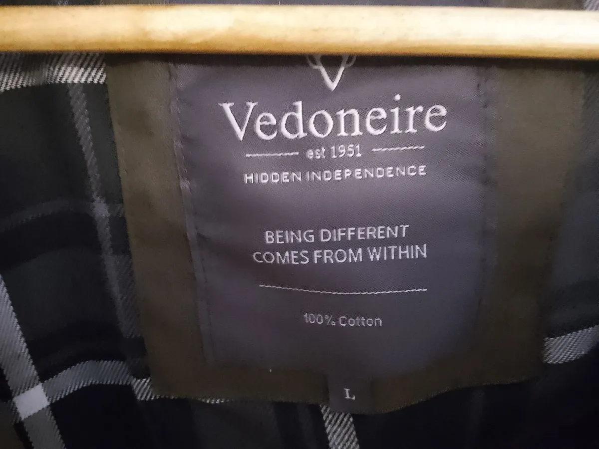 VEDONEIRE WAX JACKET , SIZE LARGE  NEVER WORN - Image 4