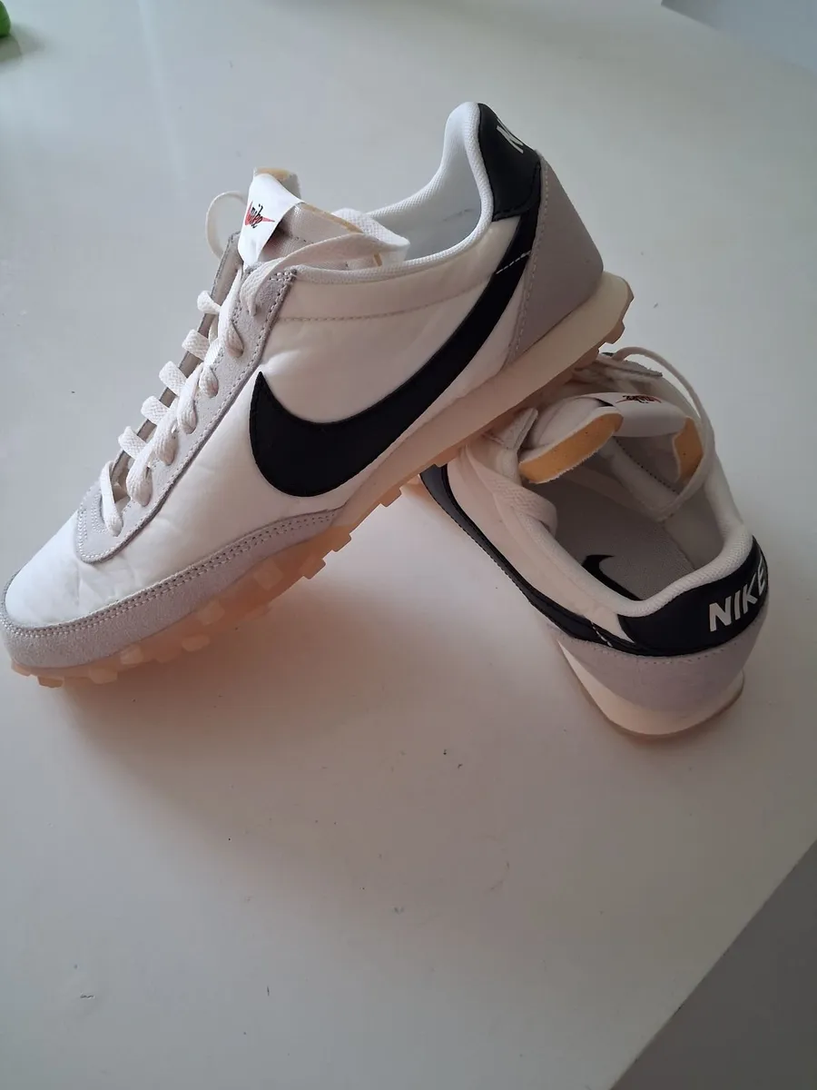 Unisex NikeTrainers size 8 - Image 1