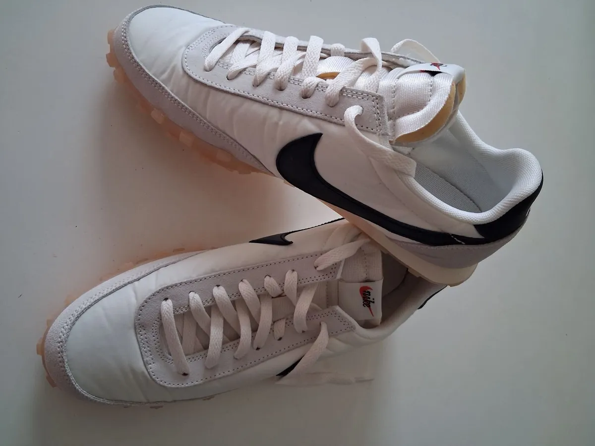 Unisex NikeTrainers size 8 - Image 3