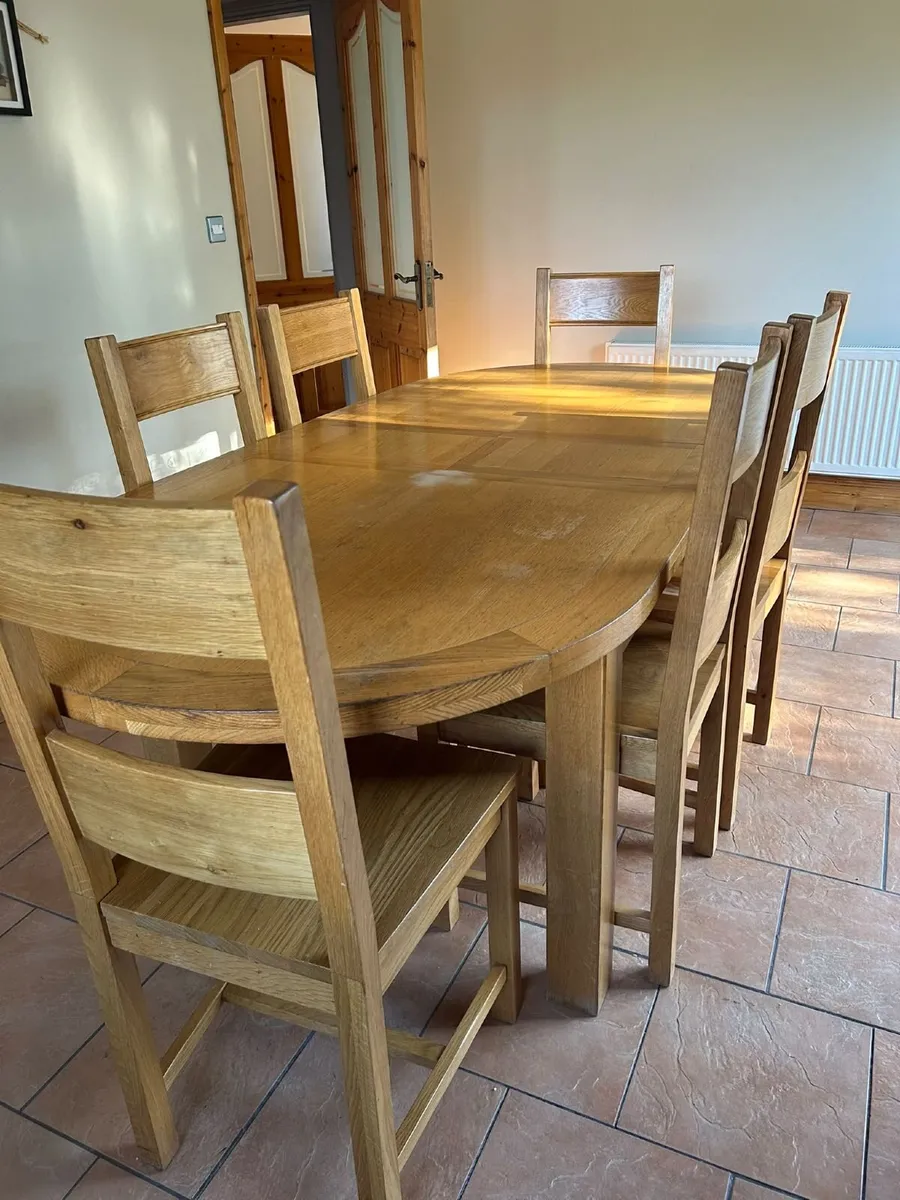 Table and 6 chairs - Image 1