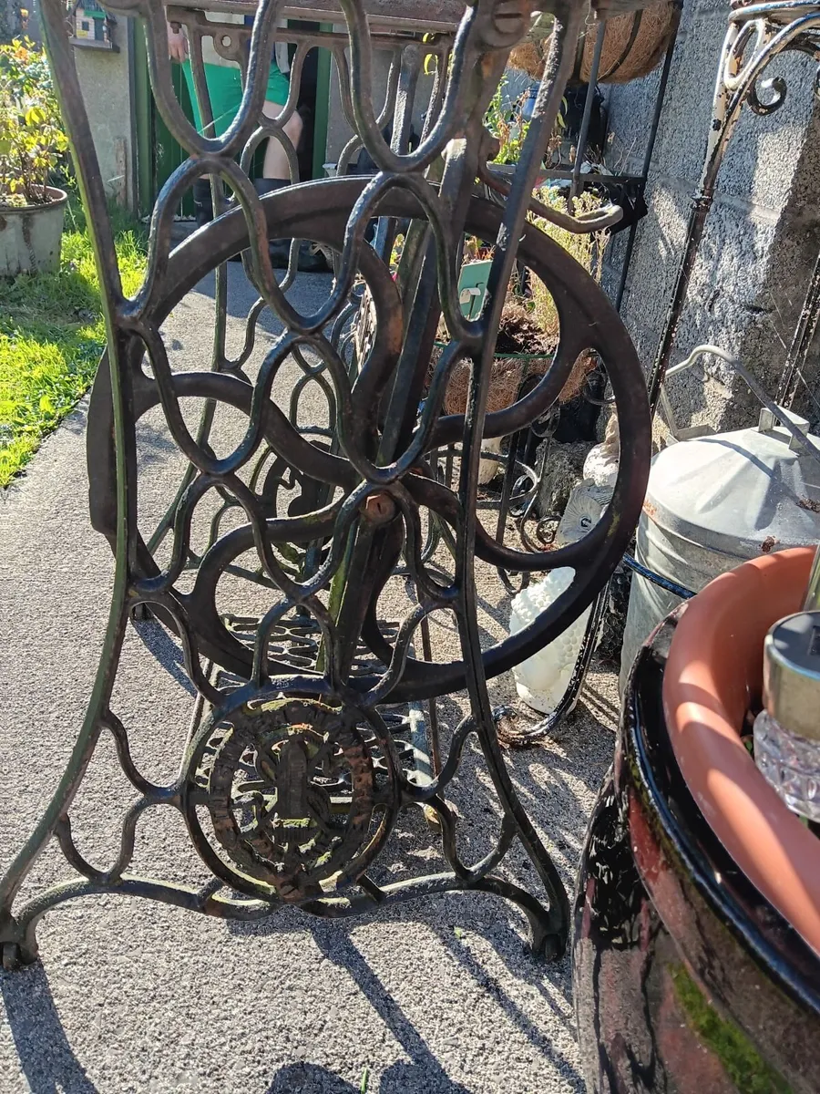 Cast iron sewing machine base - Image 2