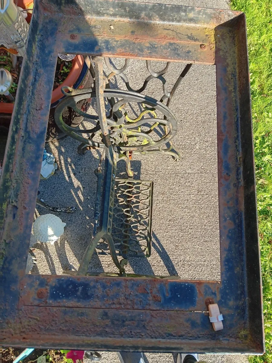 Cast iron sewing machine base - Image 3