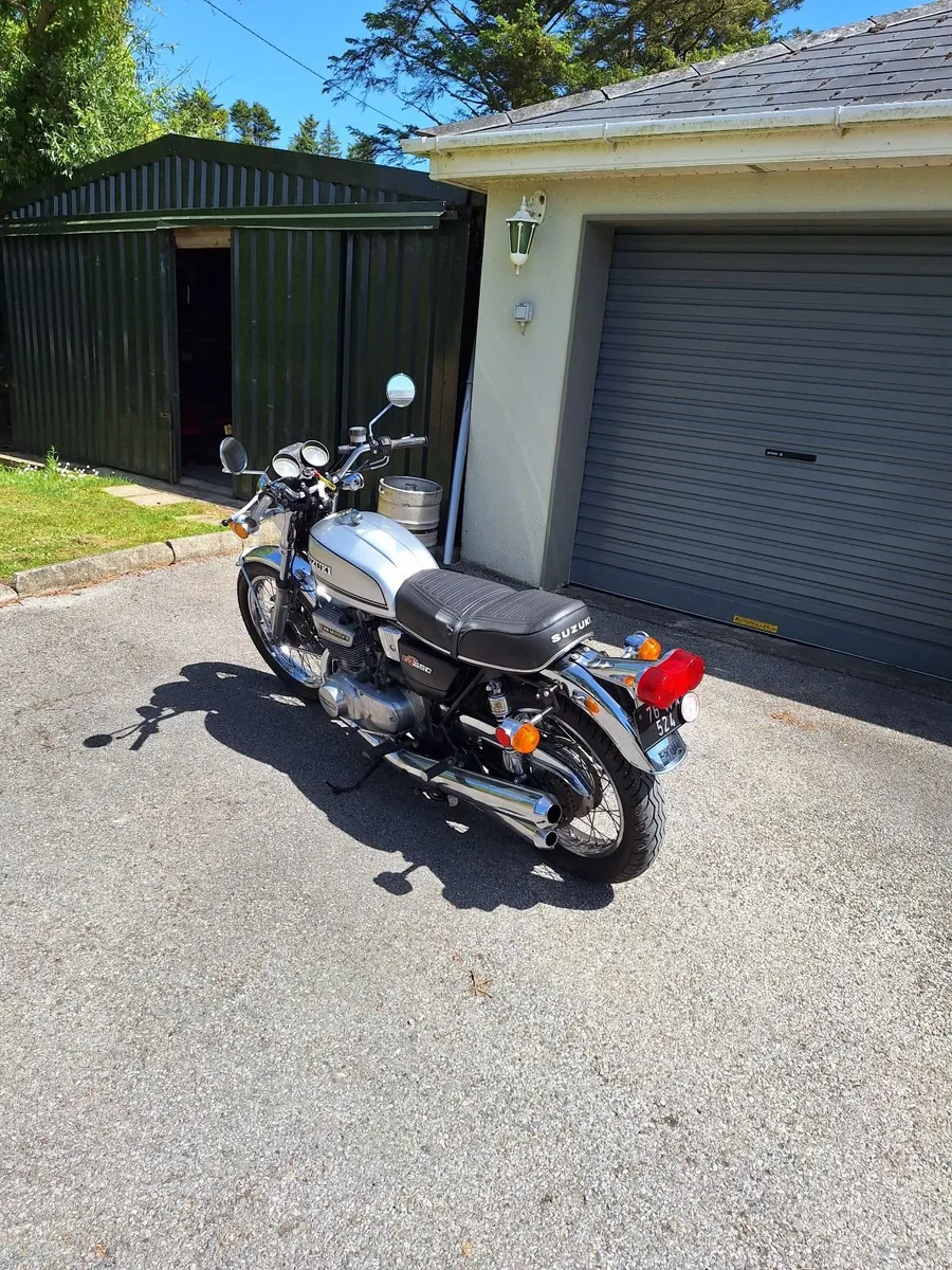 Suzuki GT550 Triple 2stroke - Image 1