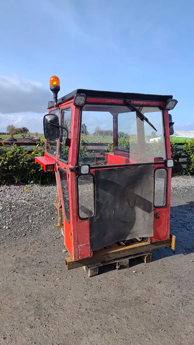 Cab  mf 135 35 133 - Image 1