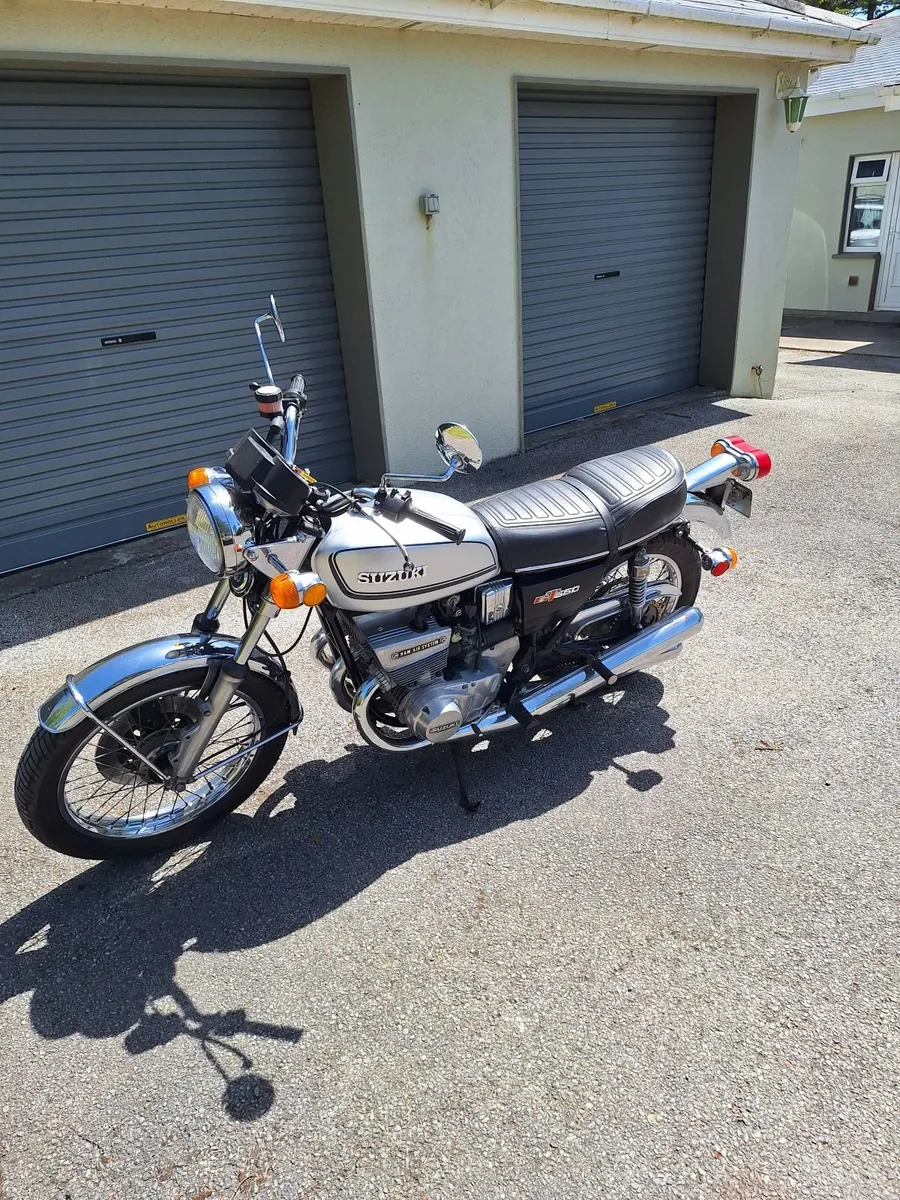 Suzuki GT550 Triple 2stroke - Image 3
