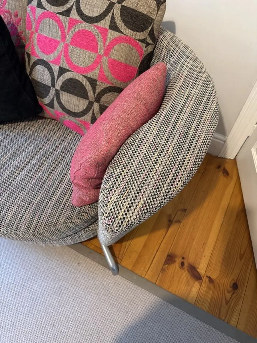 couch - Image 2