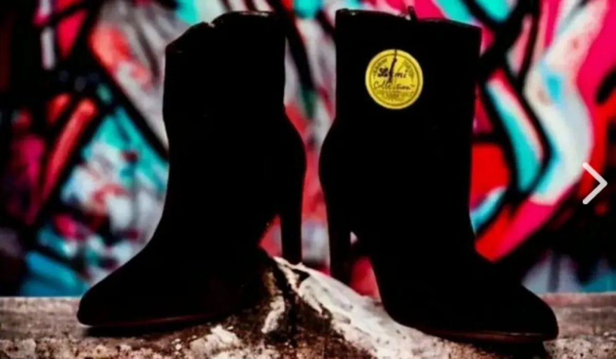 BNWT 'Harrods In Store' Boots - Image 1