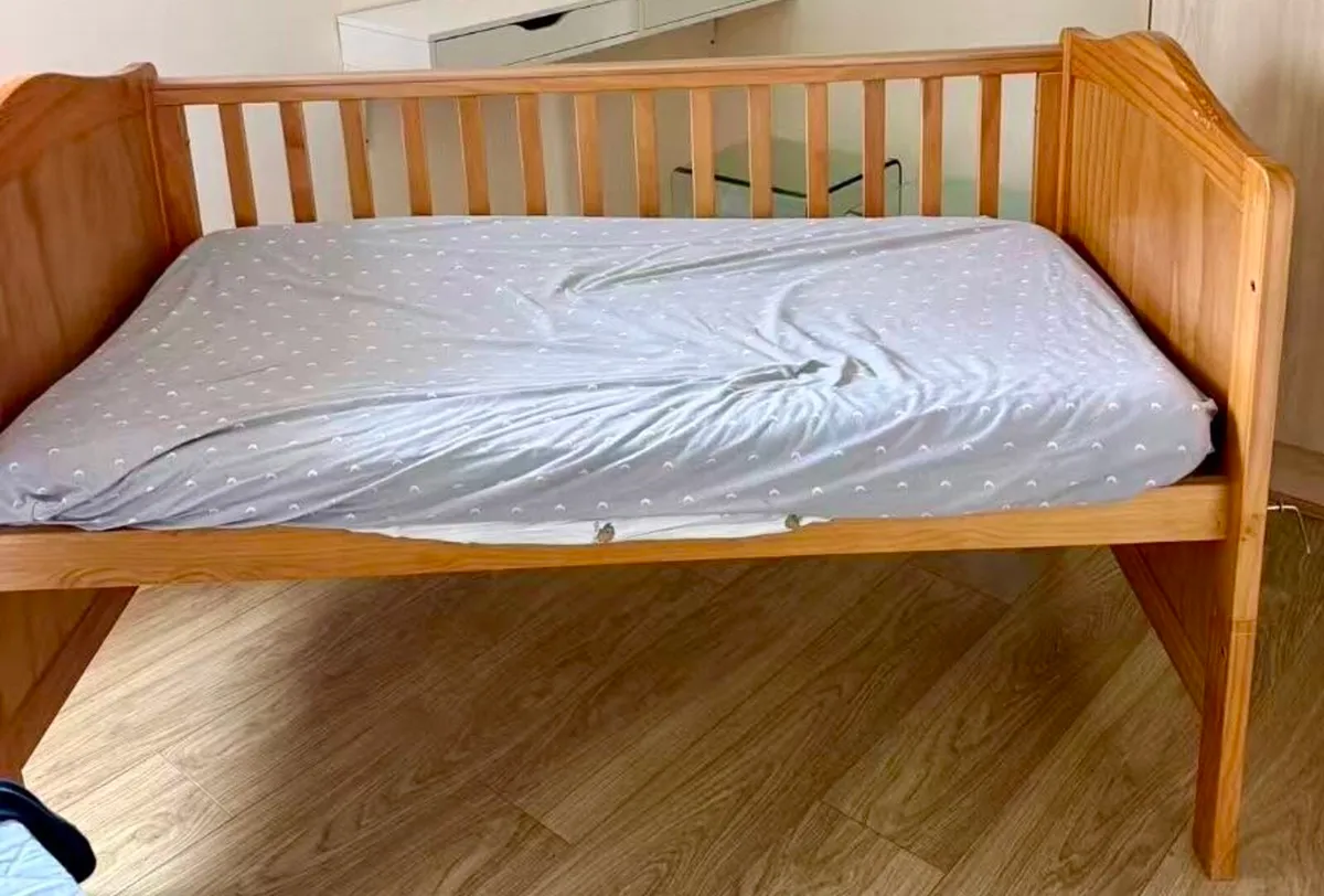 Baby bed - Image 1