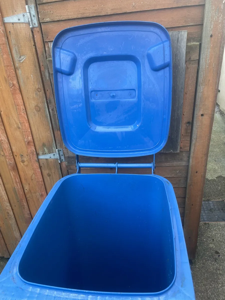 Carrigaline Co cork Wheelie bin free to collect - Image 3