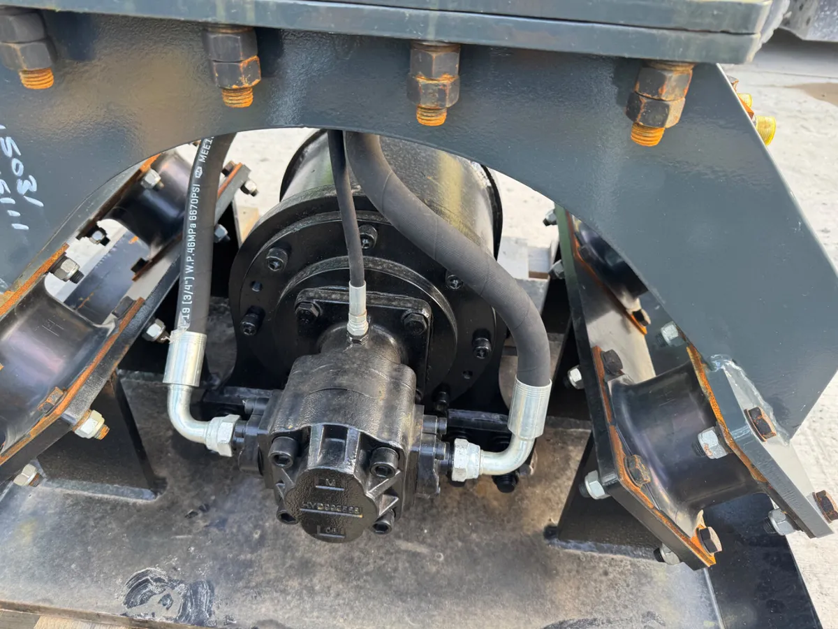 Compactor plate Attachment - 65mm pins - Image 4