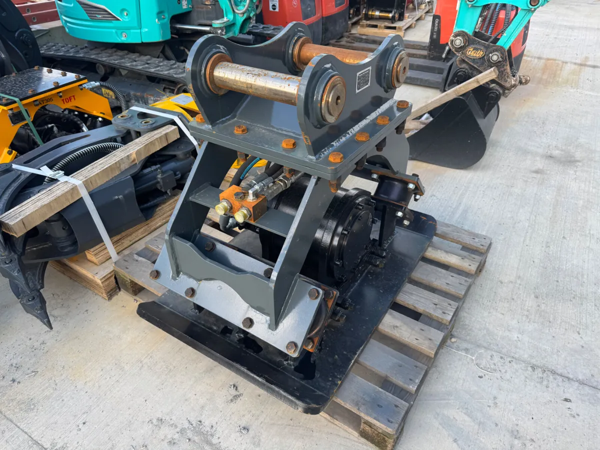 Compactor plate Attachment - 65mm pins - Image 3