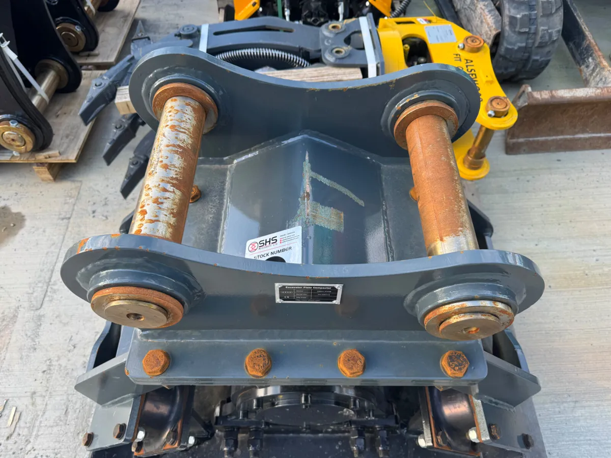 Compactor plate Attachment - 65mm pins - Image 2