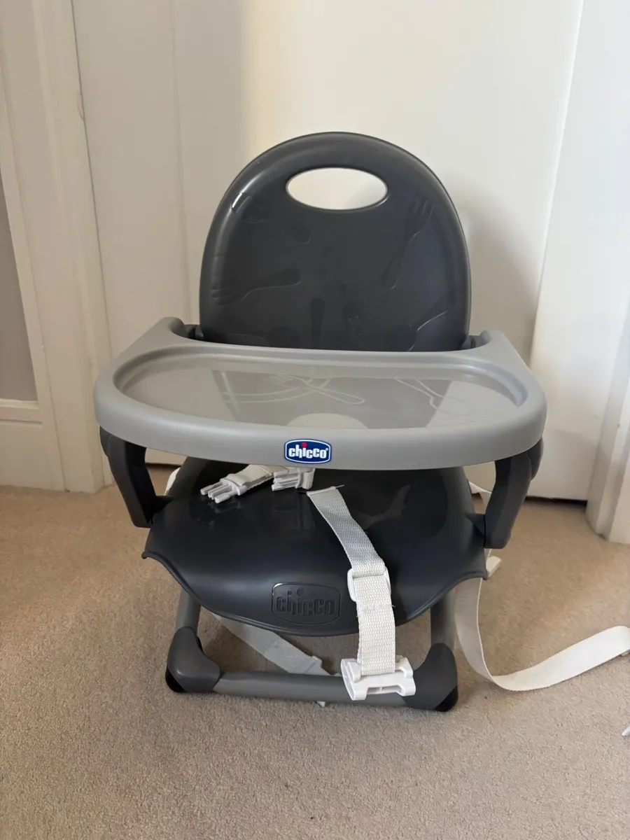 Chicco portable feeding chair - Image 1