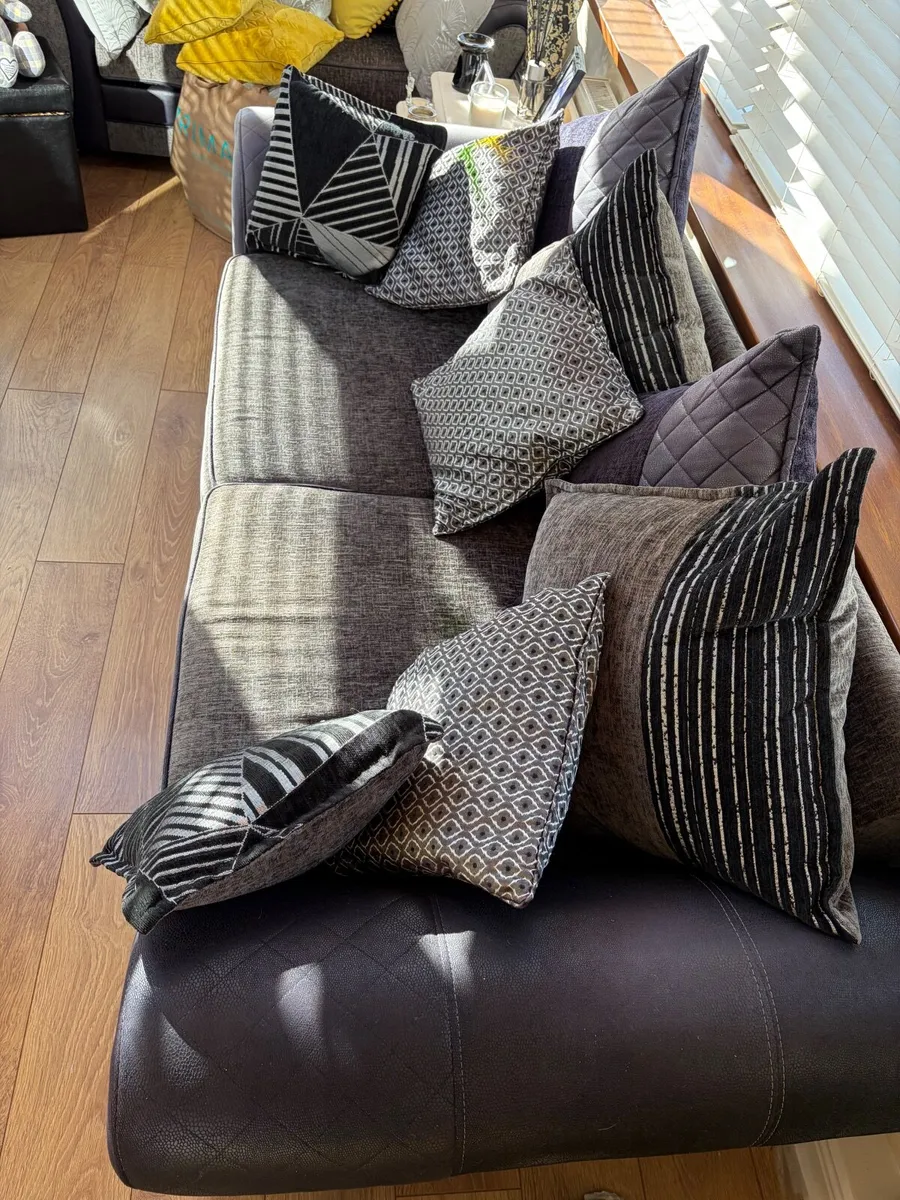 Couch - Image 4