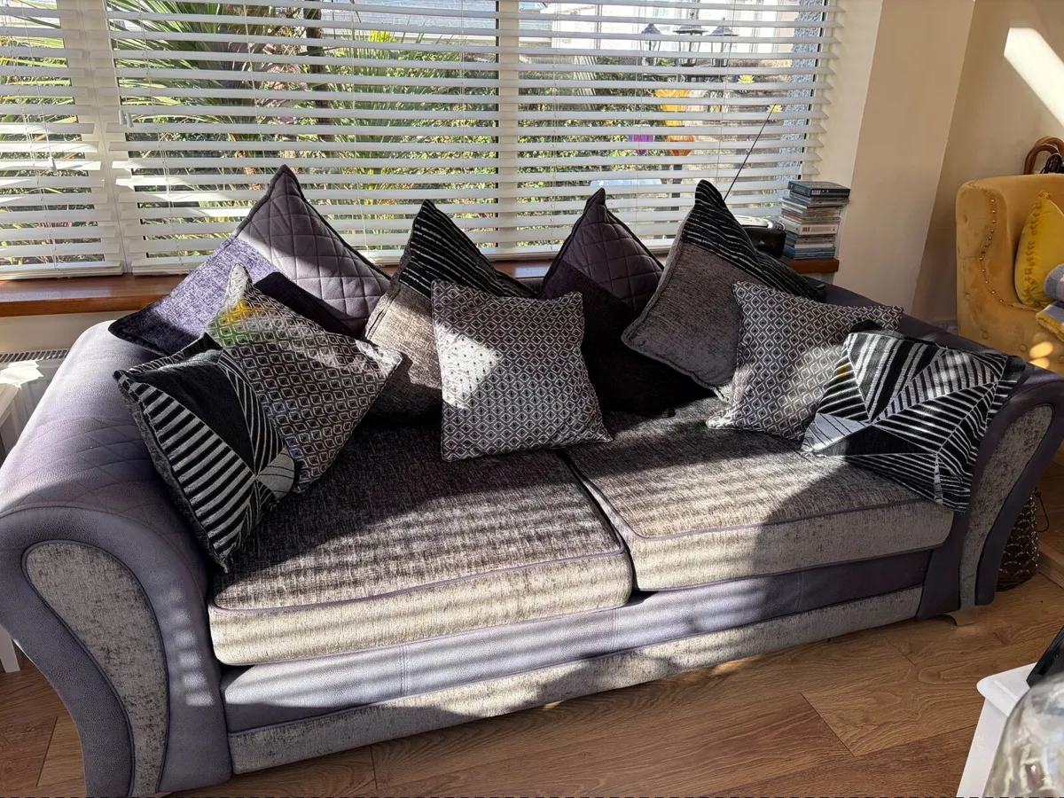Couch - Image 2