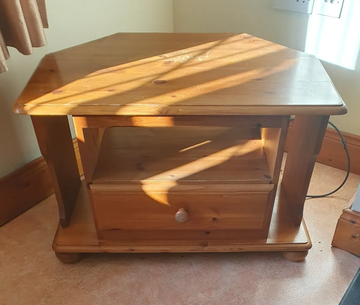 Solid pine TV Stand - Image 1