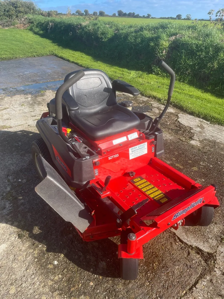 Simplicity Courier zero turn Mower - Image 1