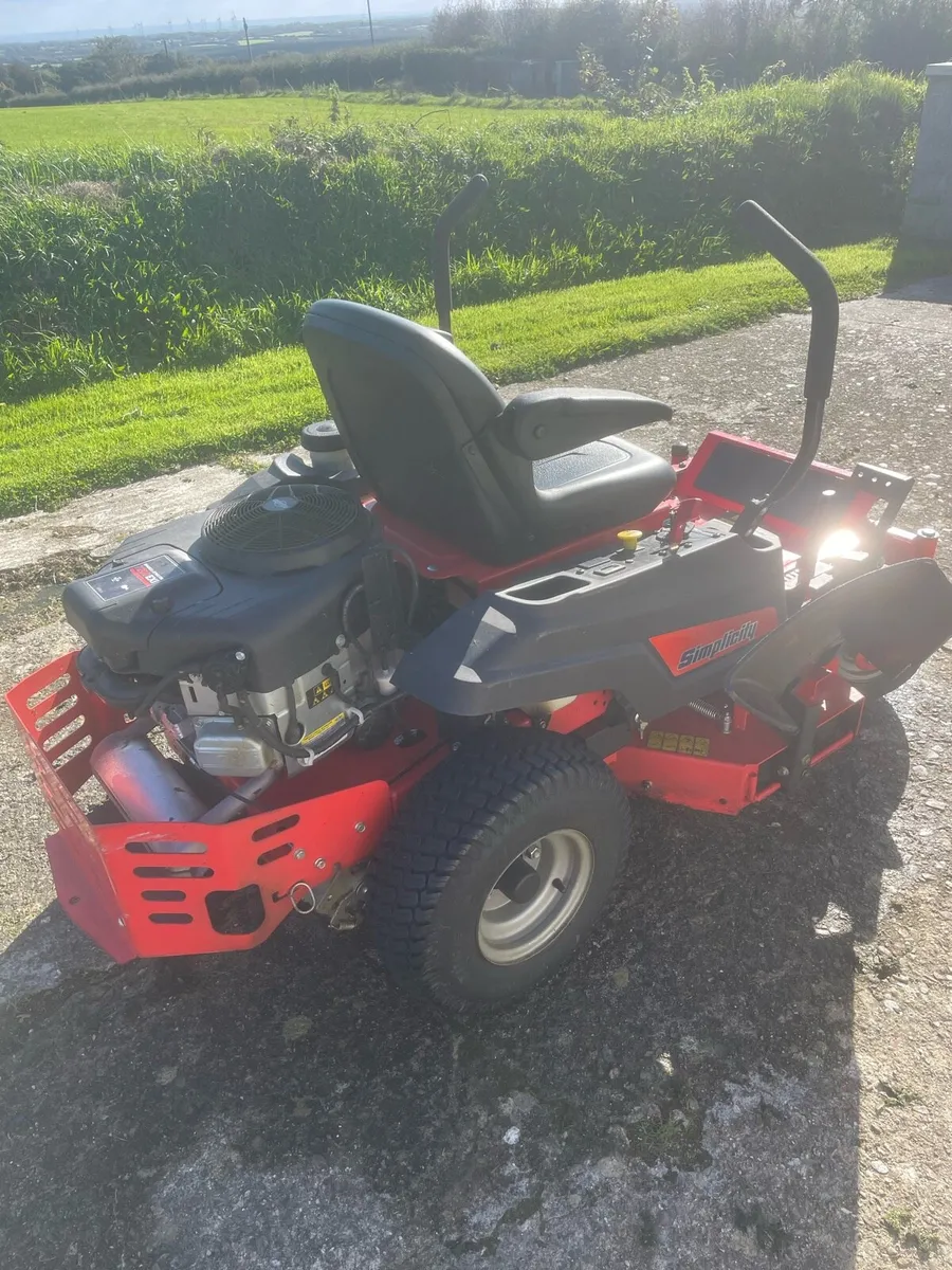 Simplicity Courier zero turn Mower - Image 2
