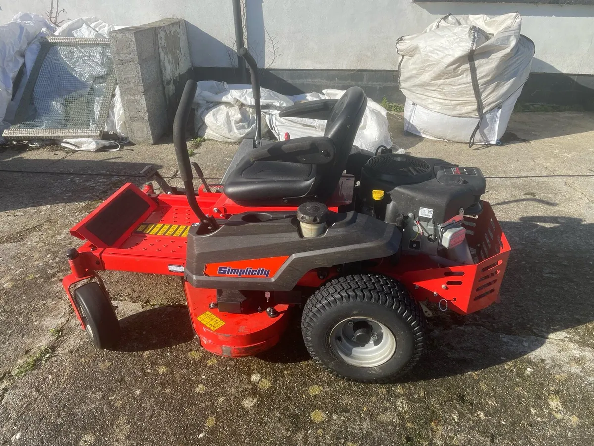 Simplicity Courier zero turn Mower - Image 3